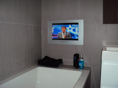 Badkamer van tevreden klanten: Inbouw TV, TV en Spiegel TV | Service Center | BadkamerTV.eu